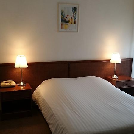 Hotel Restaurant - La Ferme De Vaux Creil Kültér fotó