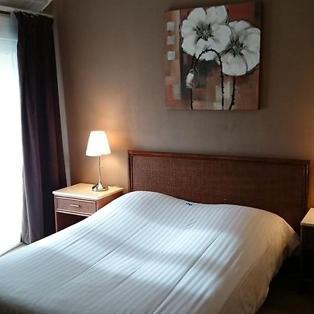 Hotel Restaurant - La Ferme De Vaux Creil Kültér fotó