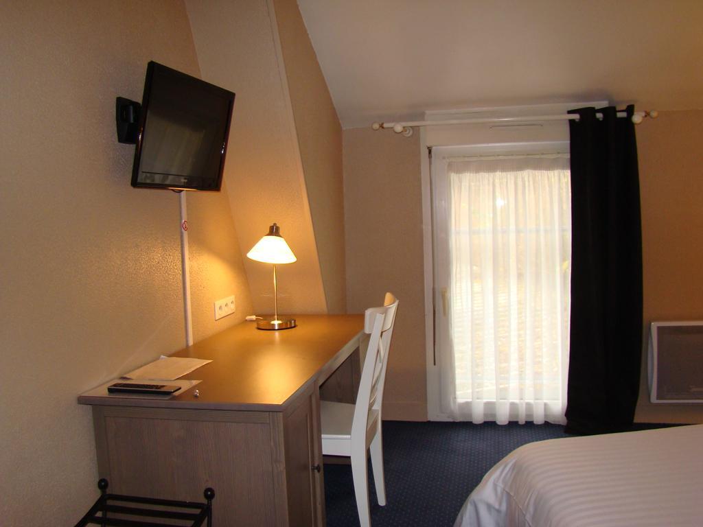 Hotel Restaurant - La Ferme De Vaux Creil Kültér fotó