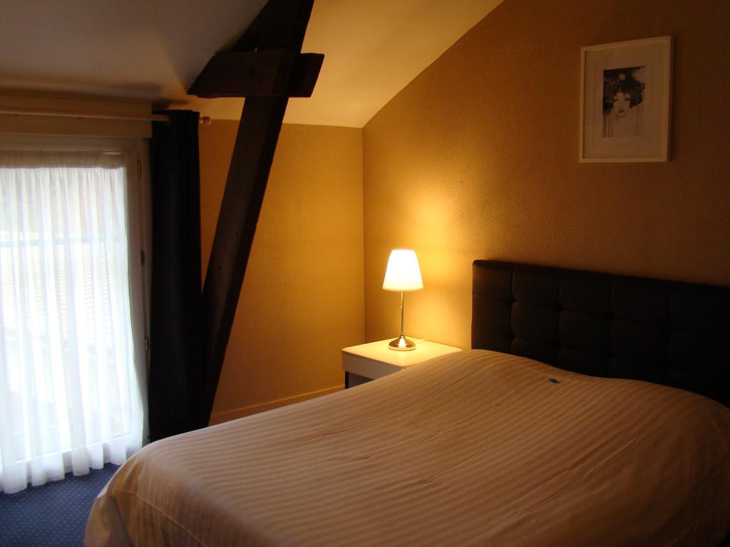 Hotel Restaurant - La Ferme De Vaux Creil Kültér fotó