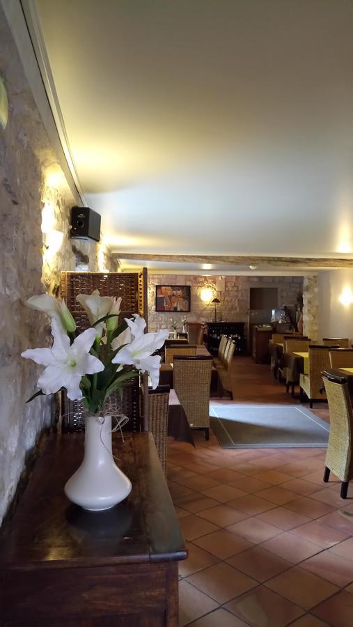 Hotel Restaurant - La Ferme De Vaux Creil Kültér fotó
