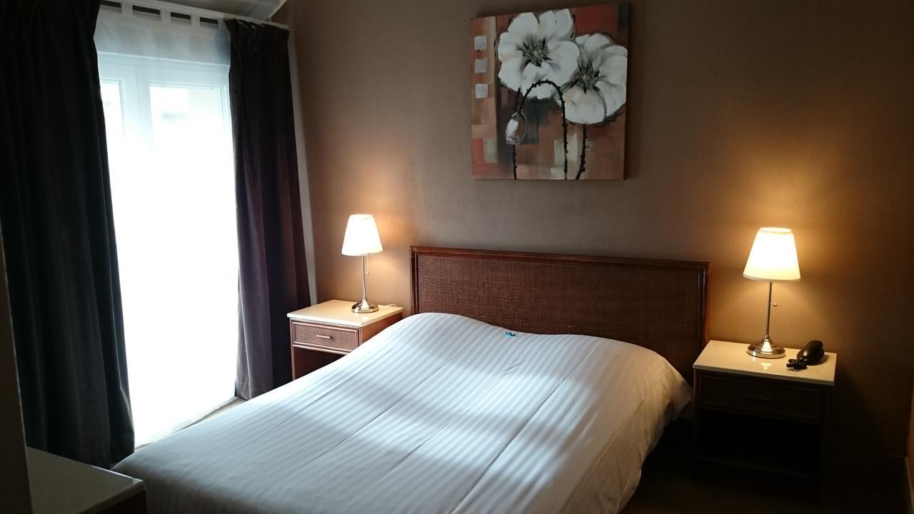 Hotel Restaurant - La Ferme De Vaux Creil Kültér fotó